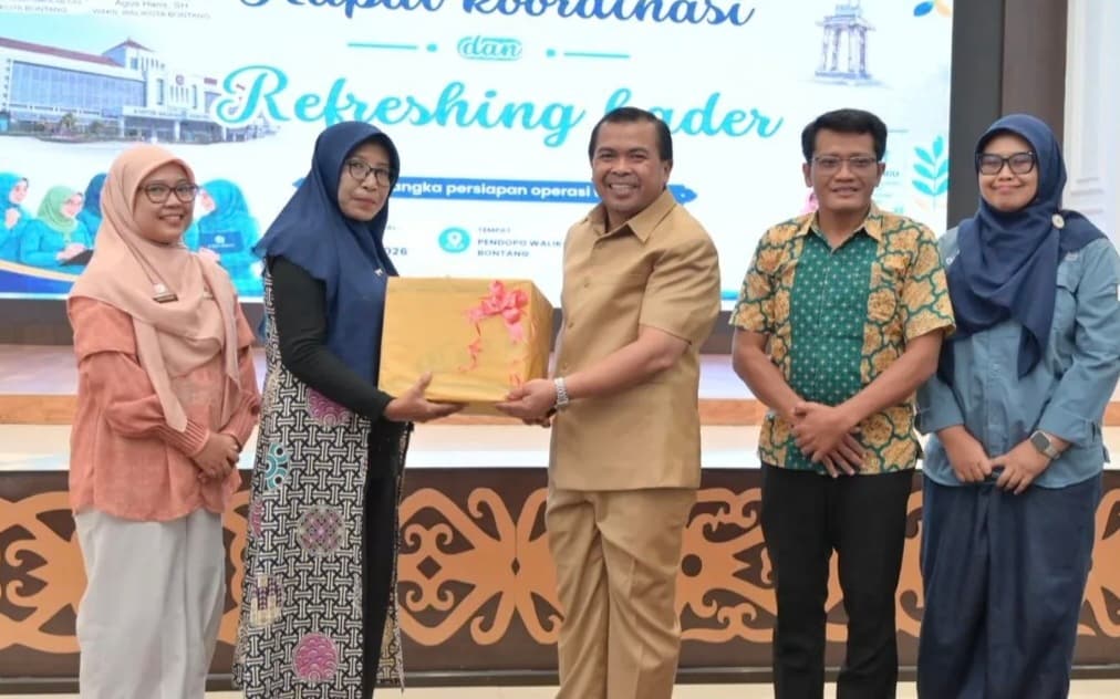 Agus Haris dan Kader Posyandu Bontang