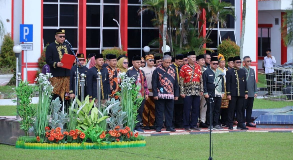 Upacara Hardiknas di Kutai Kartanegara