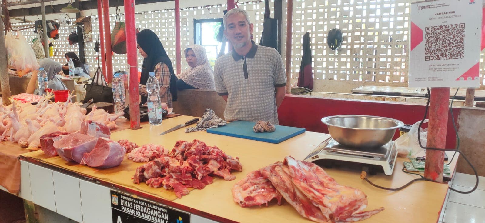 Pedagang Daging Pasar Klandasan Keluhkan Lonjakan Harga yang Tak Kunjung Reda