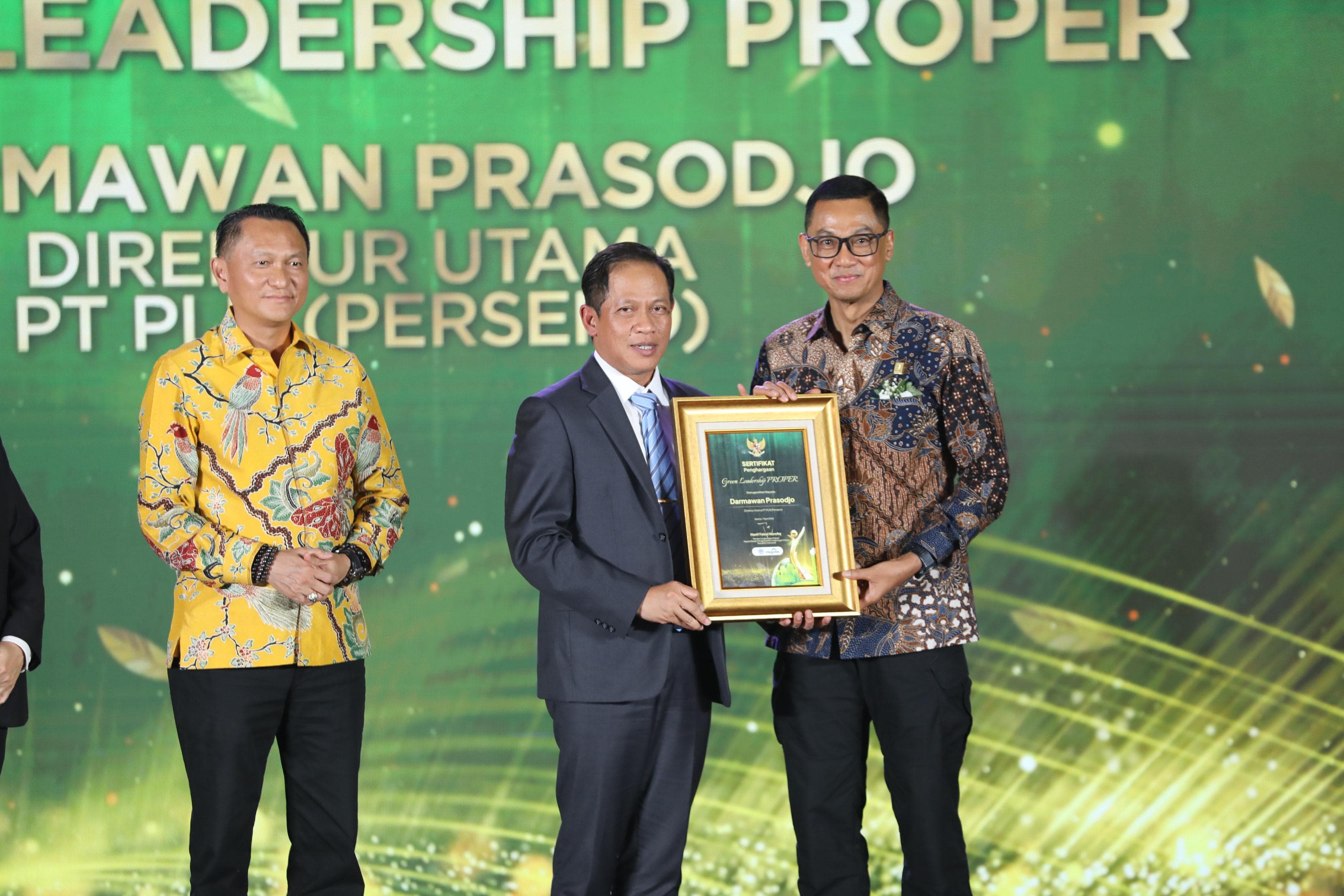 penghargaan Green Leadership PROPER Dirut PLN